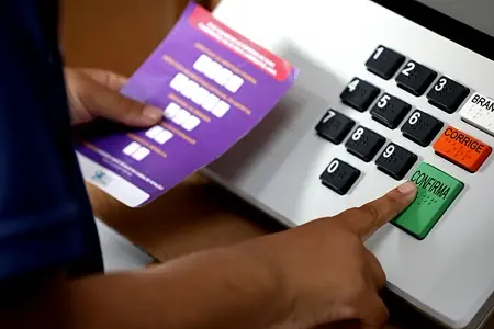 É a maioria da população que decide quem será seu próximo governante.