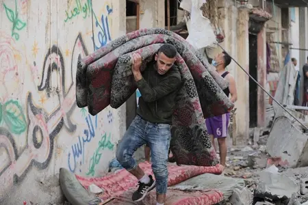 As populações locais demandam assistência humanitária com urgência.