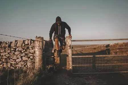 Pare agora! Se não vou ligar para a polícia!