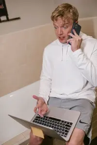 O link no texto do e-mail abriu uma página cheia de mulheres nuas.