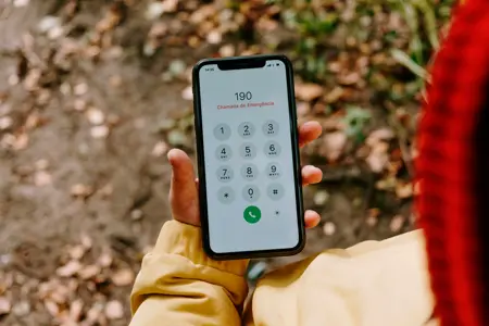 Quando acontece um acidente, você tem que chamar a ambulância imediatamente!