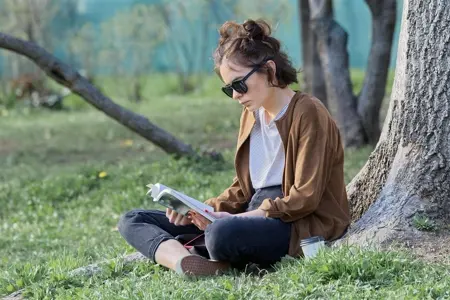 Eu gosto de ler livros de suspense.