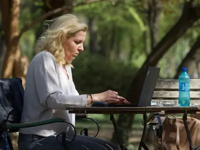 Com um pouco de café, eu acabarei o relatório ainda hoje.